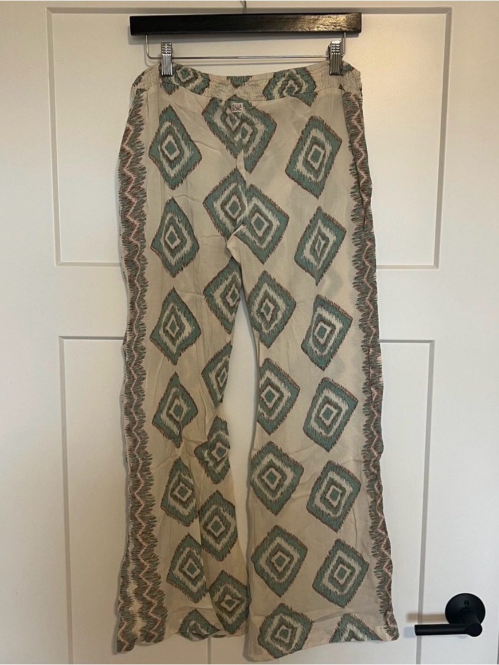 Billabong Cream Wide-Leg Pants with Green Geometric Print - Picture 2 of 7